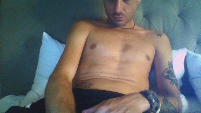 ludo899 live cam on Cam4