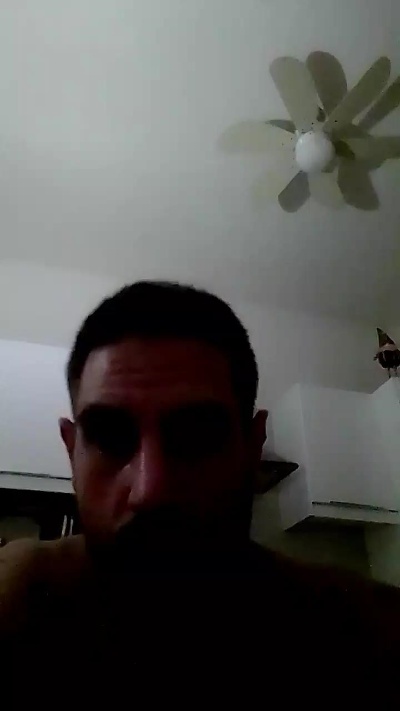 ludo899 live cam on Cam4