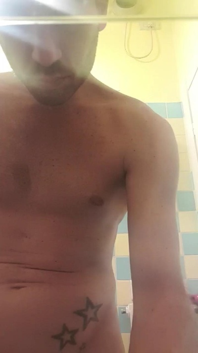 ludo899 live cam on Cam4