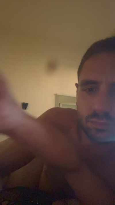 ludo899 live cam on Cam4