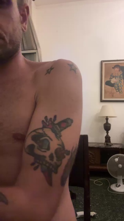 ludo899 live cam on Cam4