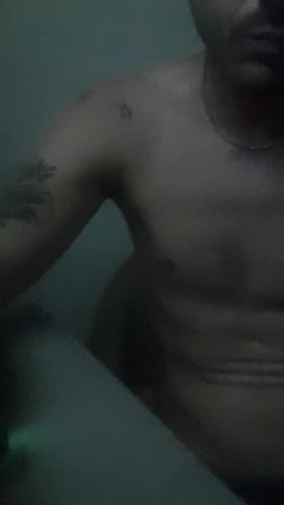 ludo899 live cam on Cam4
