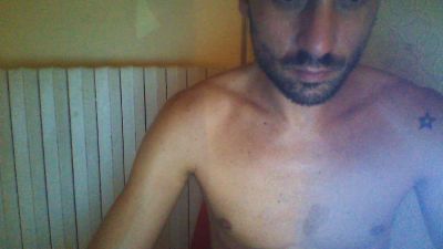 ludo899 live cam on Cam4