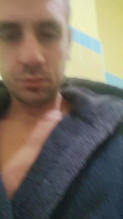 ludo899 live cam on Cam4
