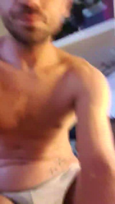 ludo899 live cam on Cam4