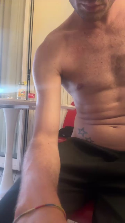 ludo899 live cam on Cam4