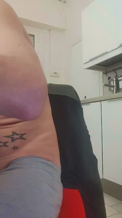 ludo899 live cam on Cam4