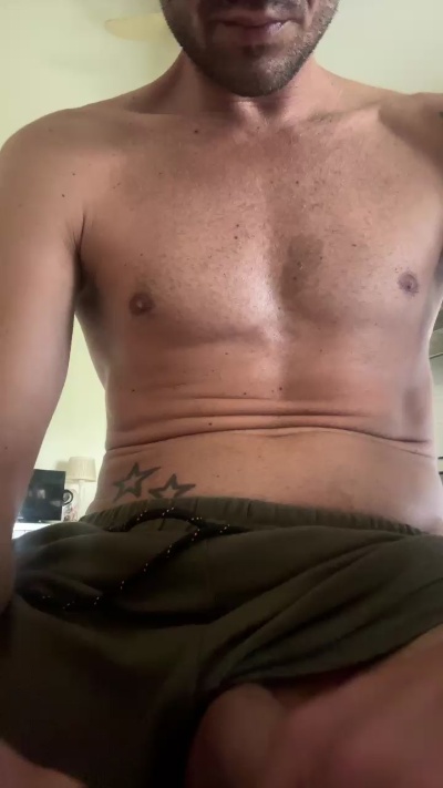 ludo899 live cam on Cam4