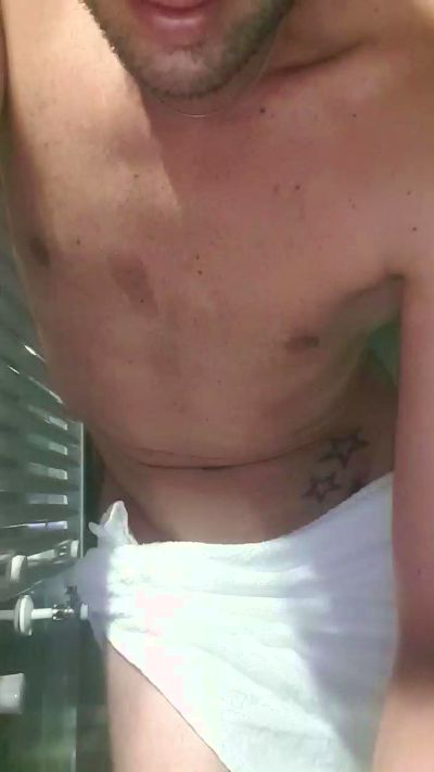 ludo899 live cam on Cam4