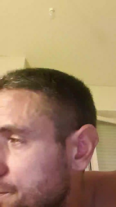 ludo899 live cam on Cam4
