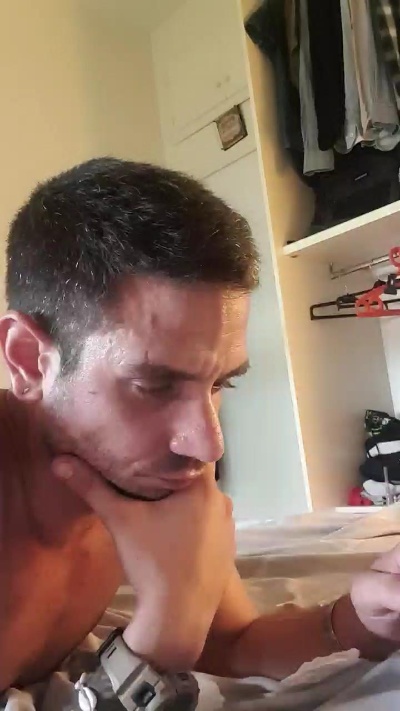 ludo899 live cam on Cam4