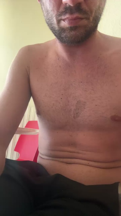 ludo899 live cam on Cam4