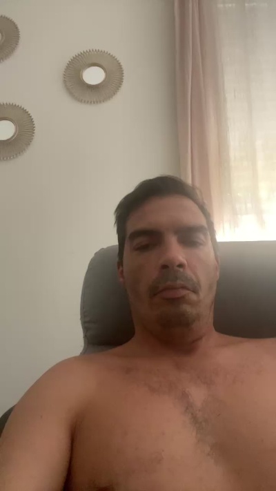 luis00es live cam on Cam4