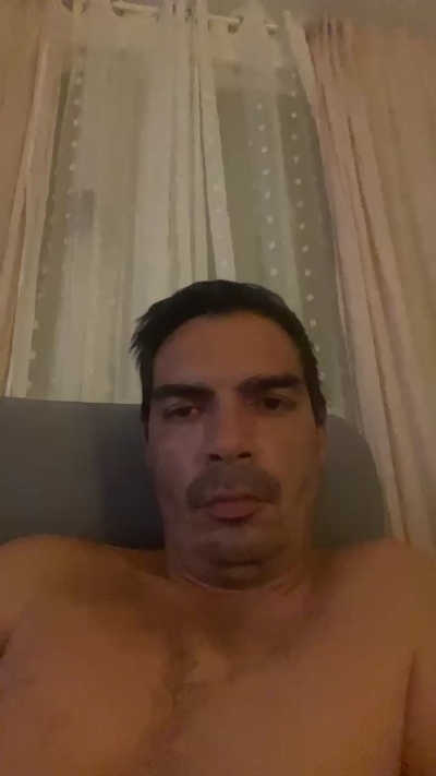 luis00es live cam on Cam4