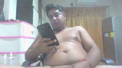 luis04072 live cam on Cam4