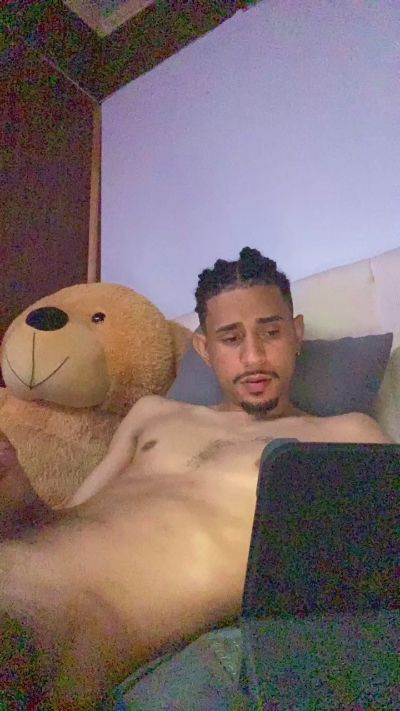 luis4033 live cam on Cam4