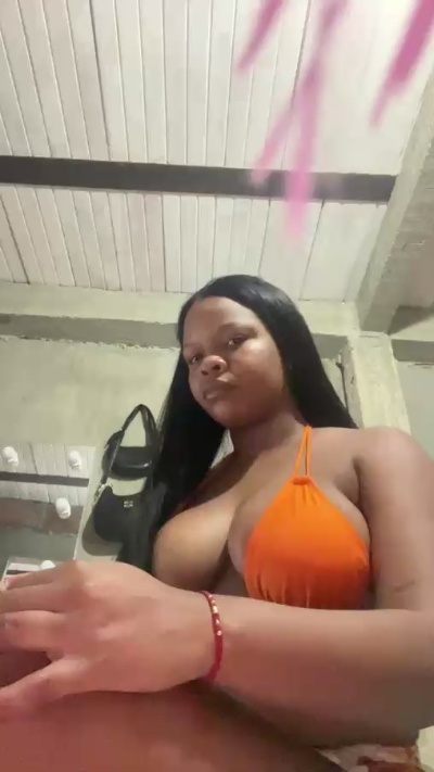 luisarodriguez1 live cam on Cam4