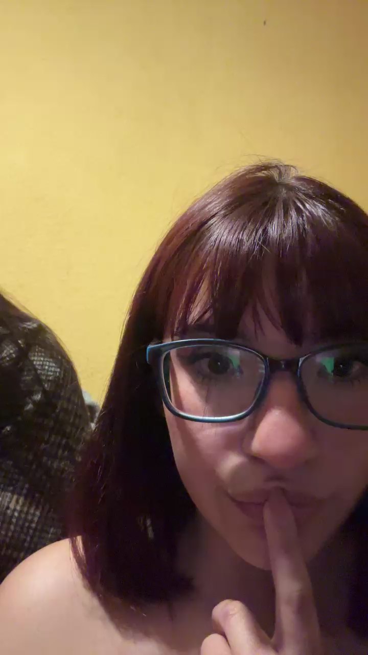 lulariccii live cam on Cam4