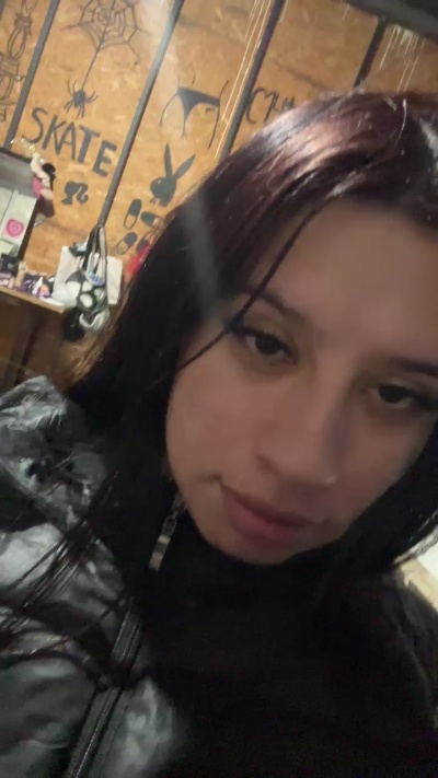 luli3 live cam on Cam4
