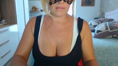 lulu_italy live cam on Cam4