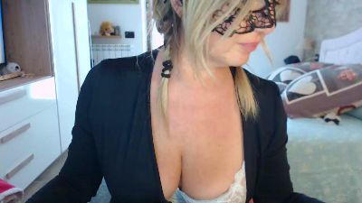 lulu_italy live cam on Cam4