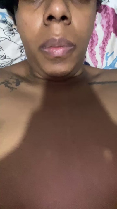 luluzinha46 live cam on Cam4
