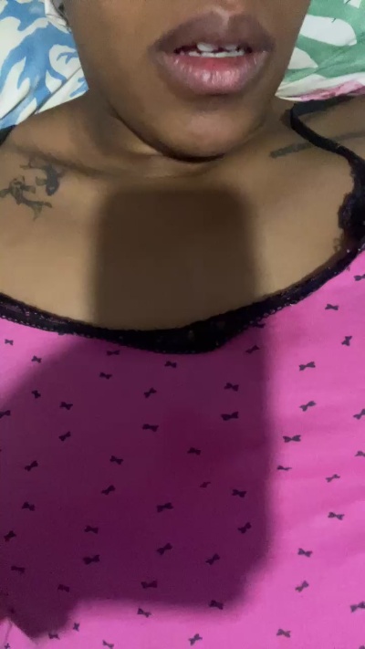 luluzinha46 live cam on Cam4