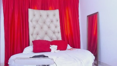 luna_hoott live cam on Cam4
