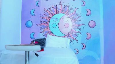 luna_hoott live cam on Cam4