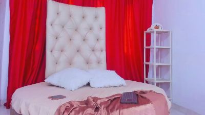 luna_hoott live cam on Cam4
