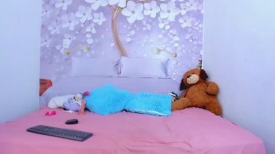 luna_hoott live cam on Cam4