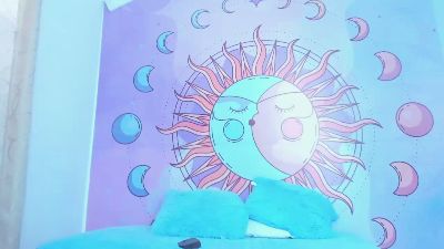 luna_hoott live cam on Cam4