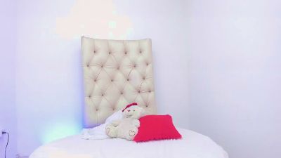 luna_hoott live cam on Cam4