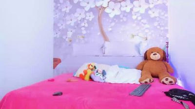 luna_hoott live cam on Cam4