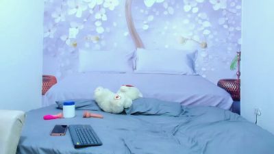 luna_hoott live cam on Cam4