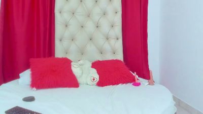 luna_hoott live cam on Cam4