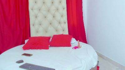 luna_hoott live cam on Cam4
