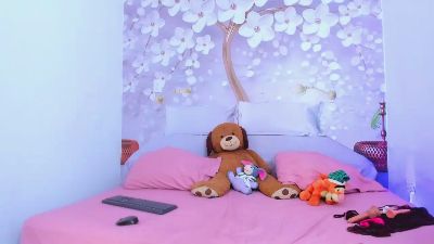 luna_hoott live cam on Cam4