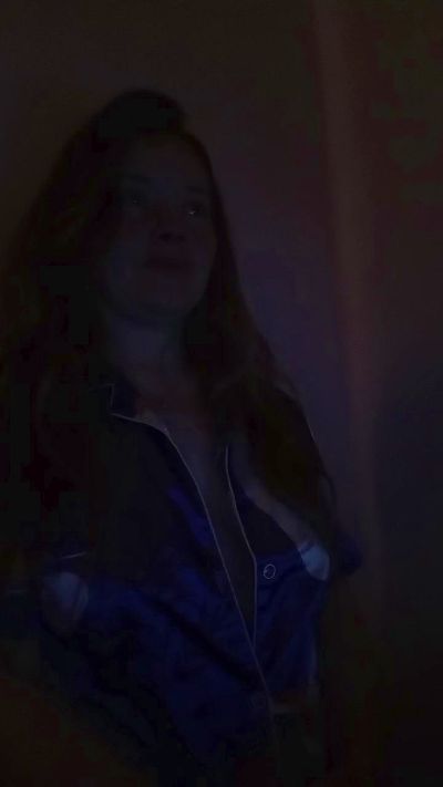 lunasofia2 live cam on Cam4