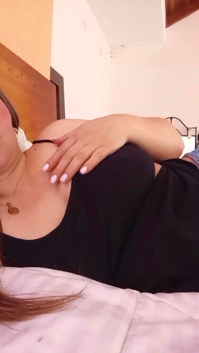 lunasofia2 live cam on Cam4