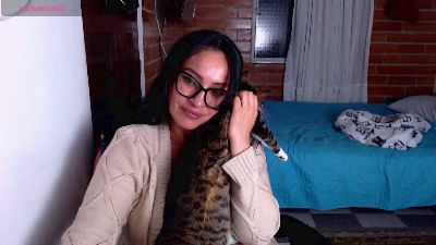 lunasw01 live cam on Cam4
