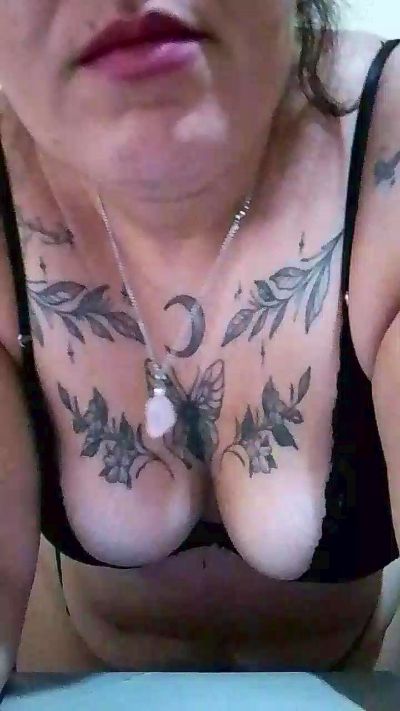 Profile and Statistics for lunitaroja_xxx on Cam4