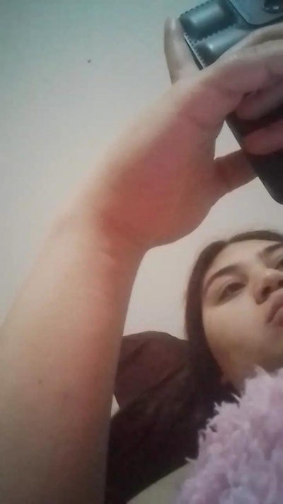 lupe3 live cam on Cam4