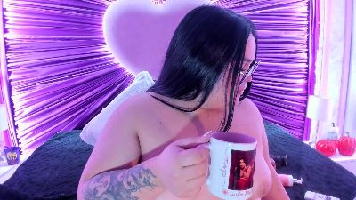 lushie_love live cam on Cam4