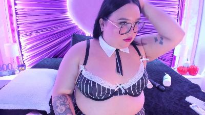 lushie_love live cam on Cam4