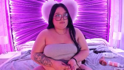 lushie_love live cam on Cam4