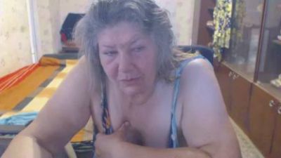 lusia7772 live cam on Cam4