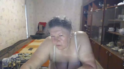 lusia7772 live cam on Cam4