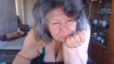 lusia7772 live cam on Cam4