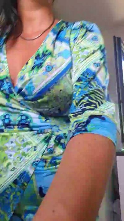 luxxe25 live cam on Cam4